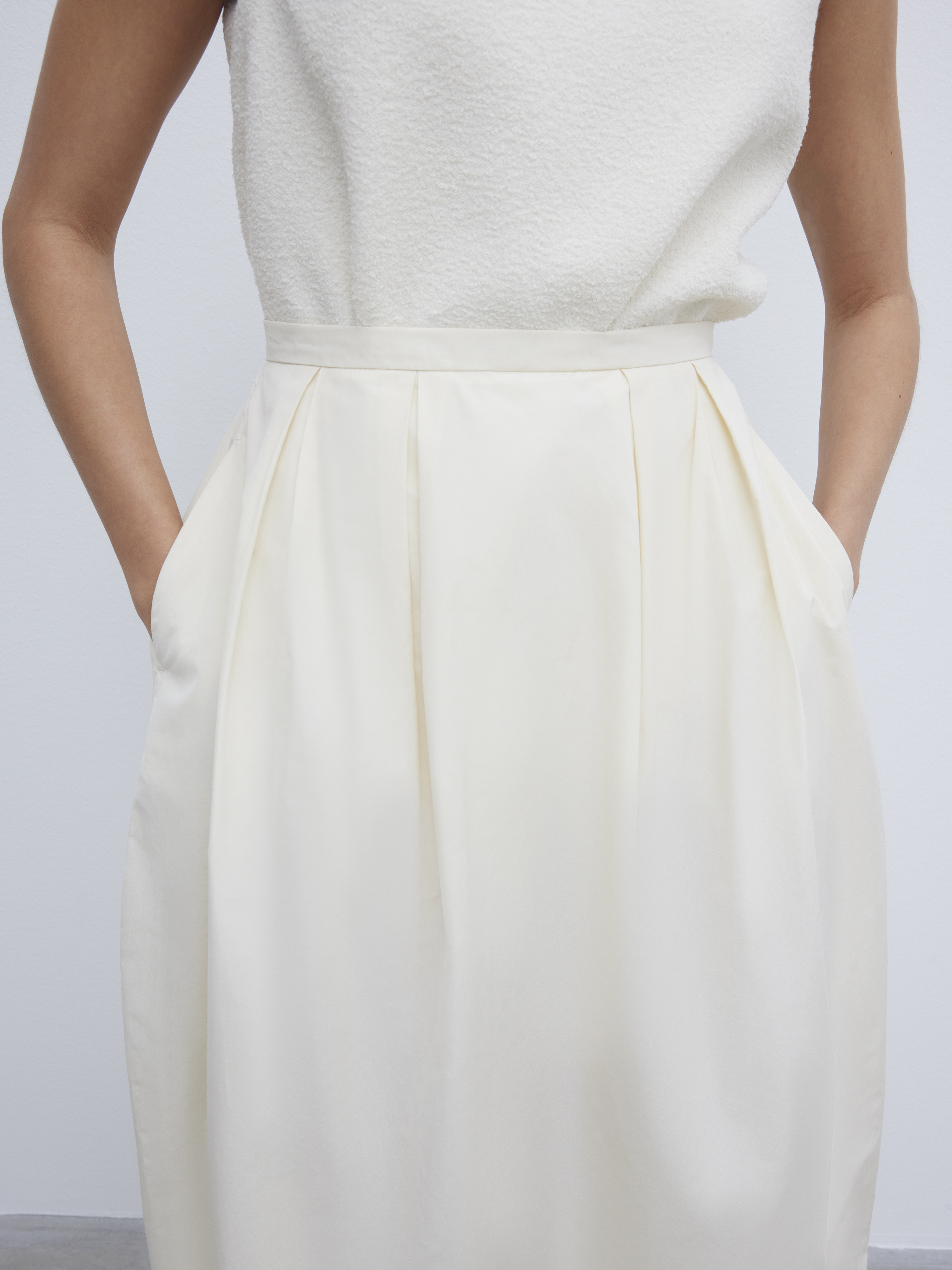 House Of Dagmar Curved Pleated Skirt In Cream White
