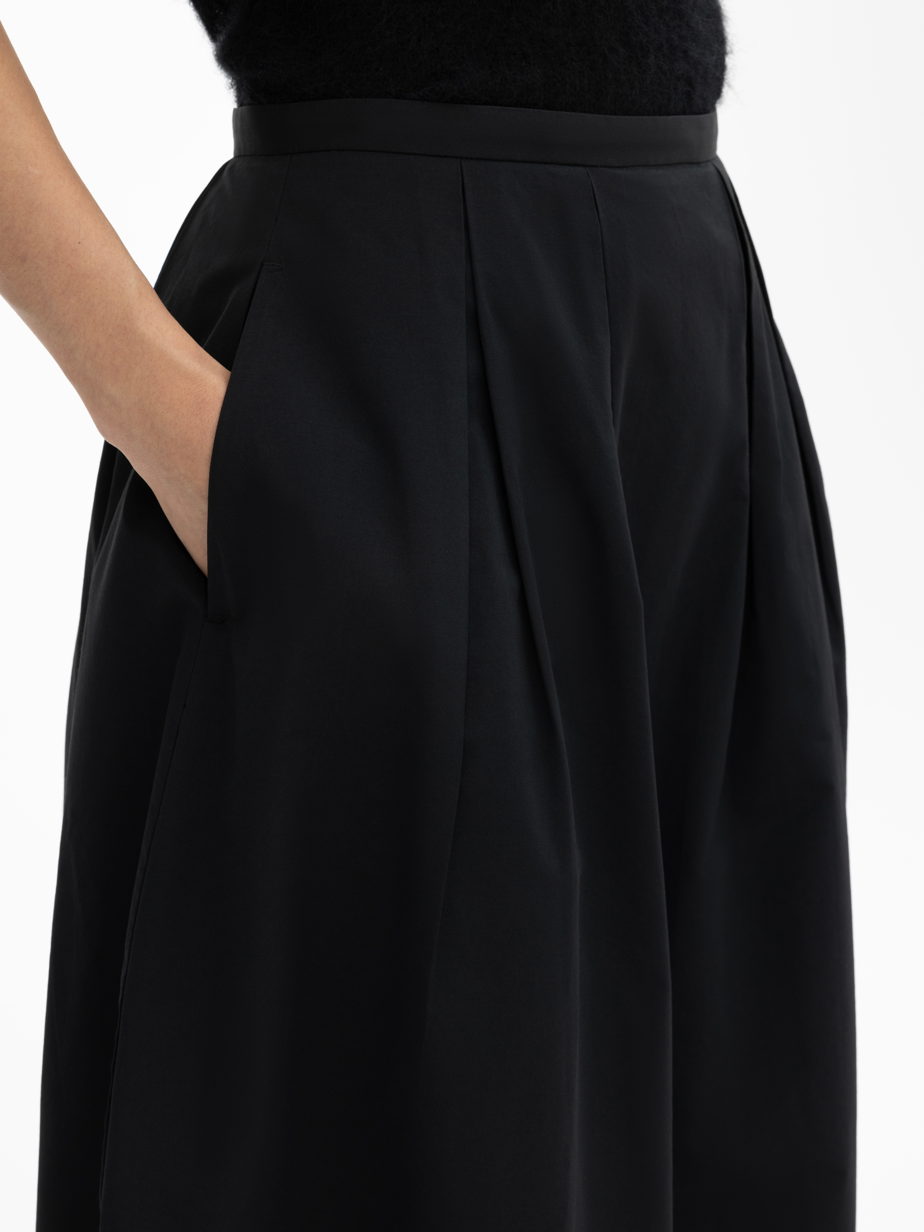 House Of Dagmar Curved Pleated Skirt In Black