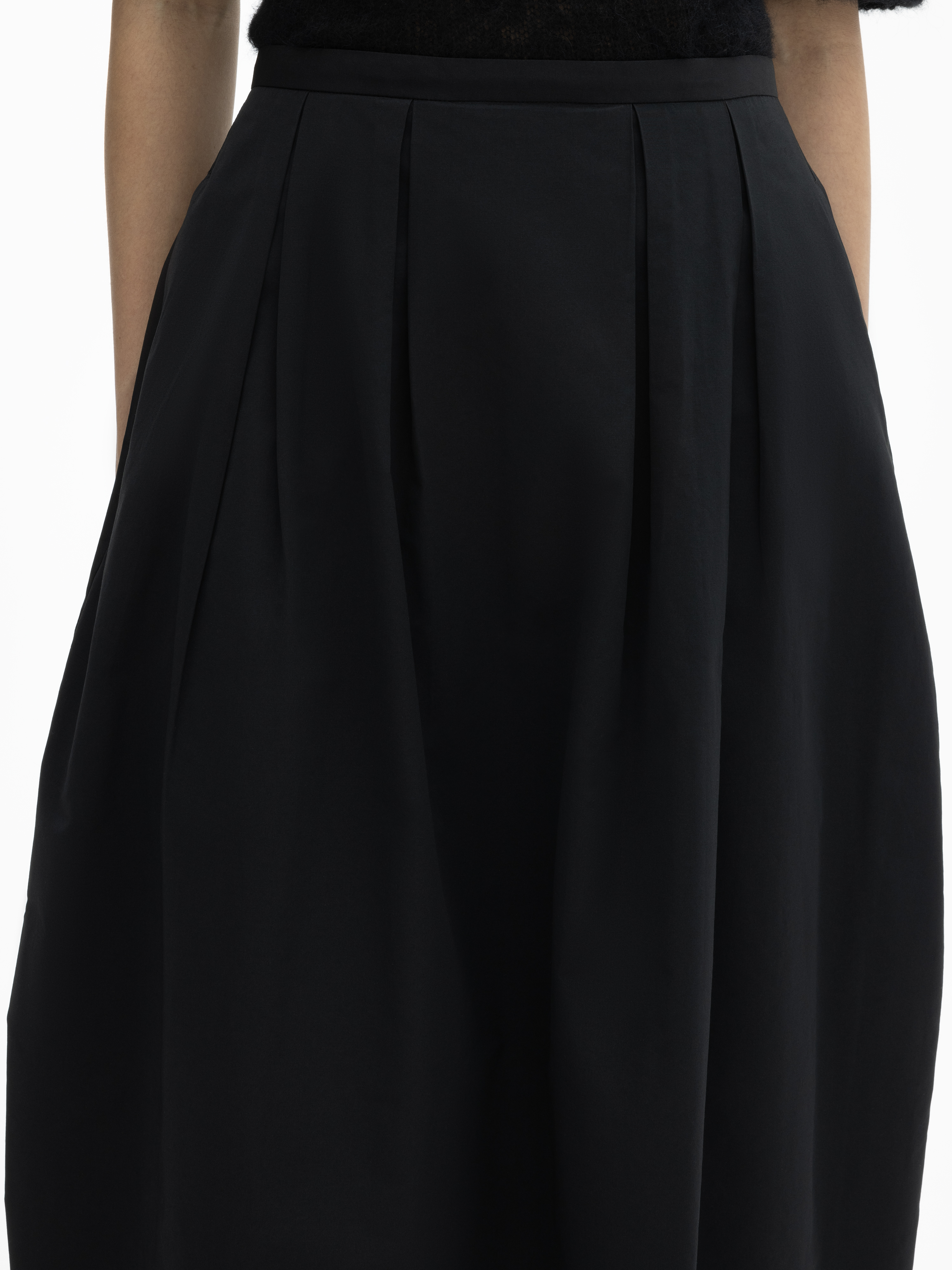 House Of Dagmar Curved Pleated Skirt In Black