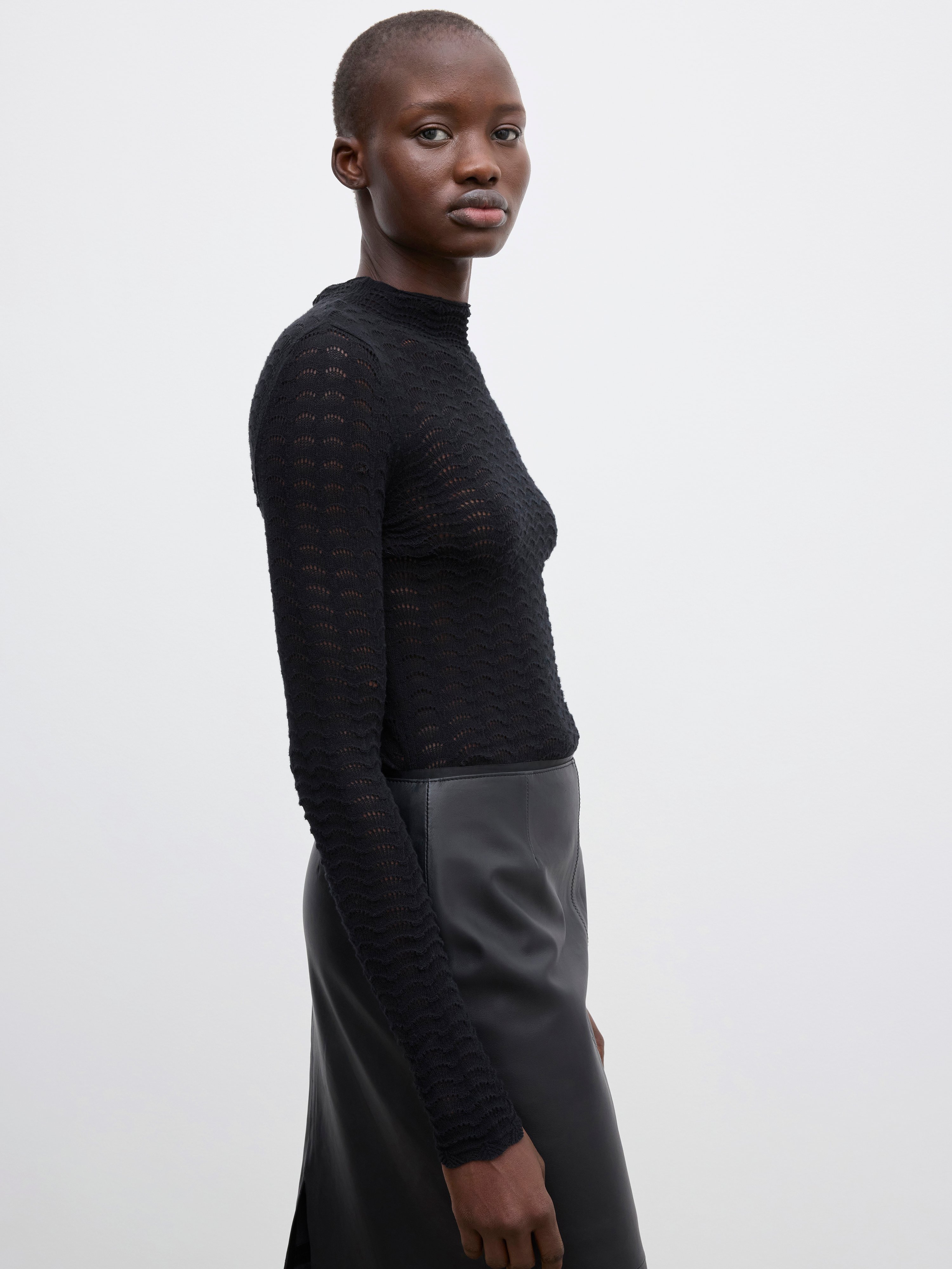 トップス gypsohila Lightly Knit Tops / Black Sleeveless Knit Top in Silk Stretch