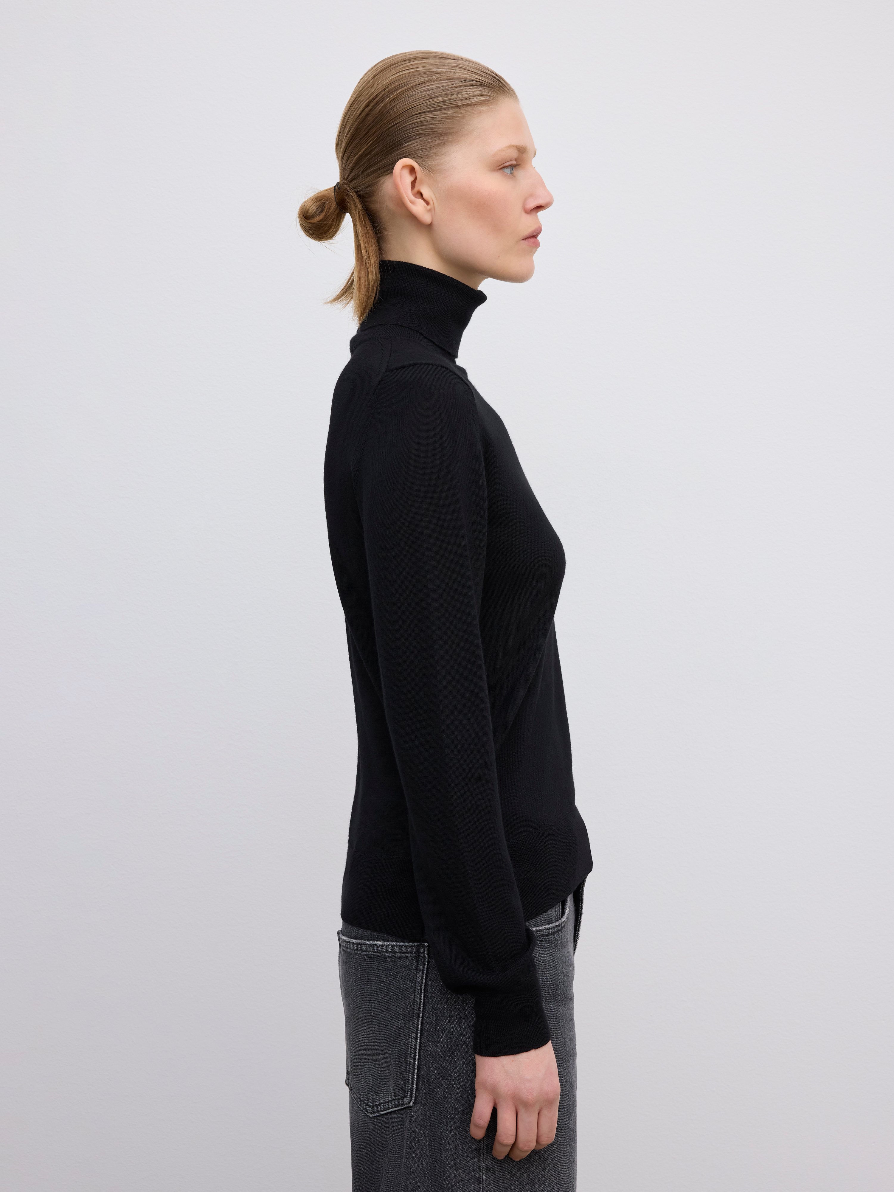 House Of Dagmar Cashmere Turtleneck In Black