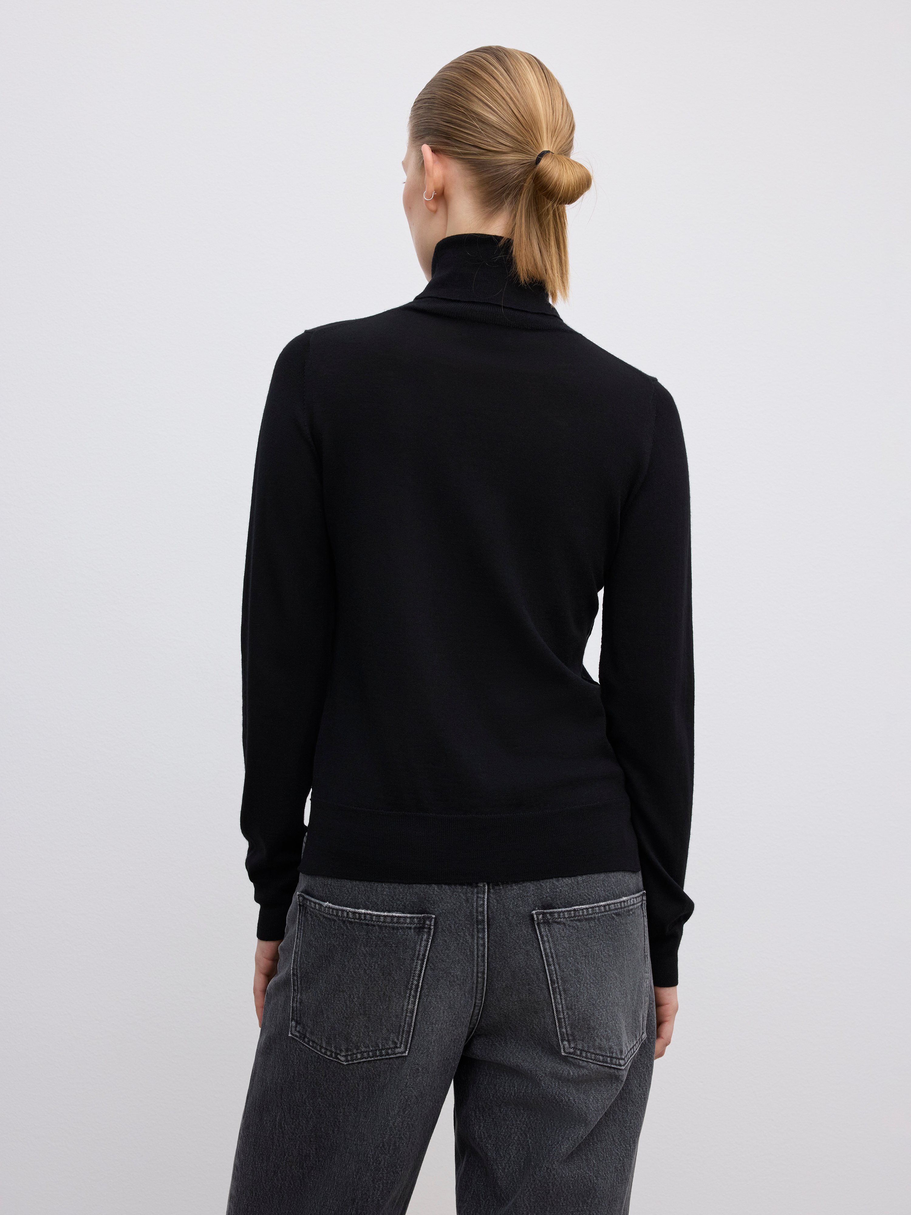 House Of Dagmar Cashmere Turtleneck In Black