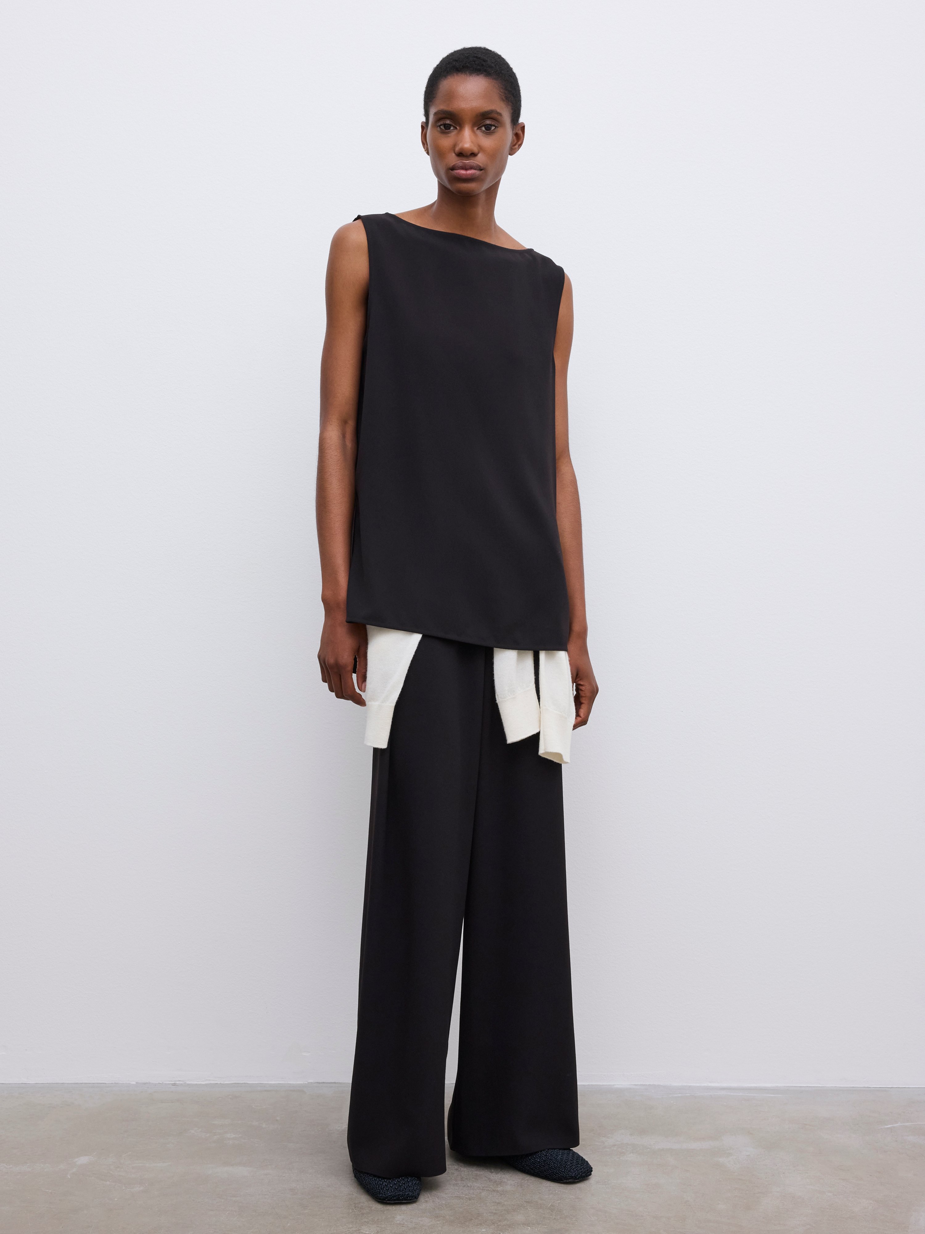 Shop - Sleeveless Crepe top - Official Online Store