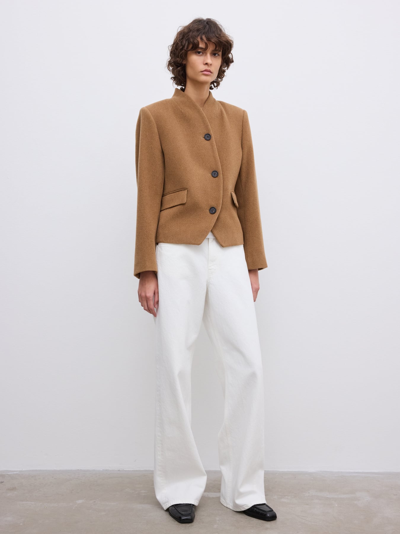 Short Curved jacket | House of Dagmar | Camel | Size 40 | 70% Wool 20% Polyester 5% Polyamide 5% Other fibre